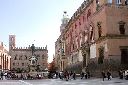 Bologna, intesa tra Regione e Comune per le attività commerciali nella città storica