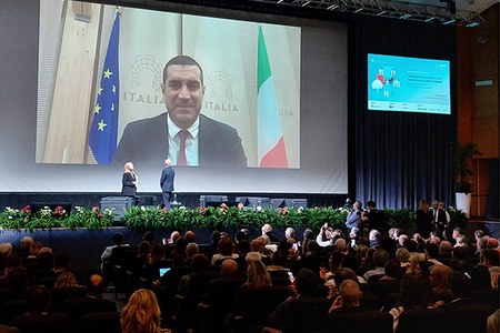 Cersaie 2025, l’appello di De Pascale: sostegno alla ceramica contro crisi energetica e dazi