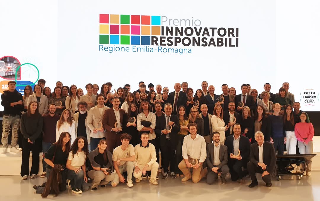 Foto collettiva dei vincitori Premio Innovatori Responsabili 2024 .jpg