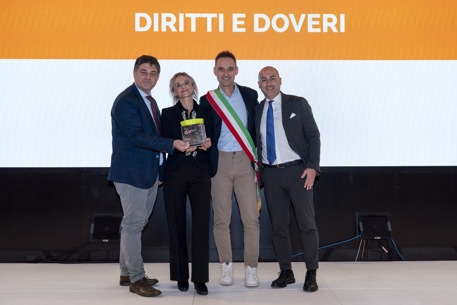 2 A SOCIAL - Menzione Diritti e doveri.jpg